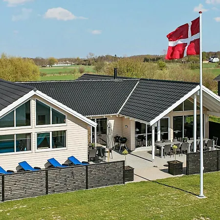 18 Person In Holiday home