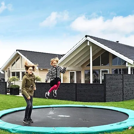 Luxury Pool Retreat By Sea - By Traum Сasa de vacaciones