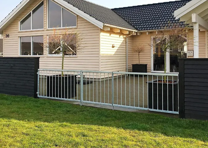 Luxury Pool Retreat By Sea - By Traum Сasa de vacaciones *