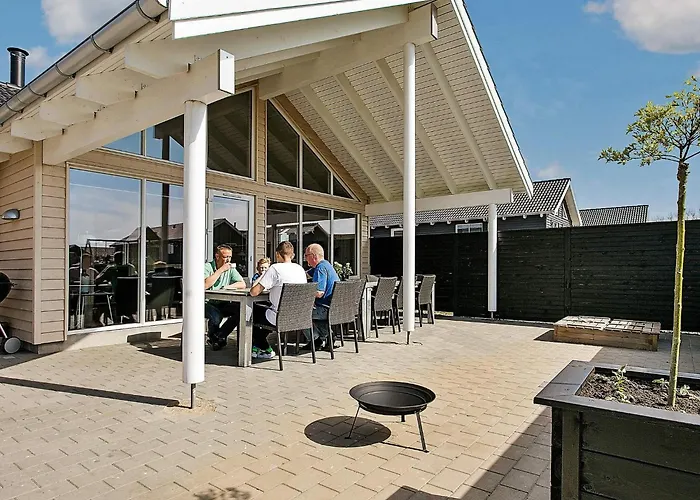 Luxury Pool Retreat By Sea - By Traum Сasa de vacaciones *