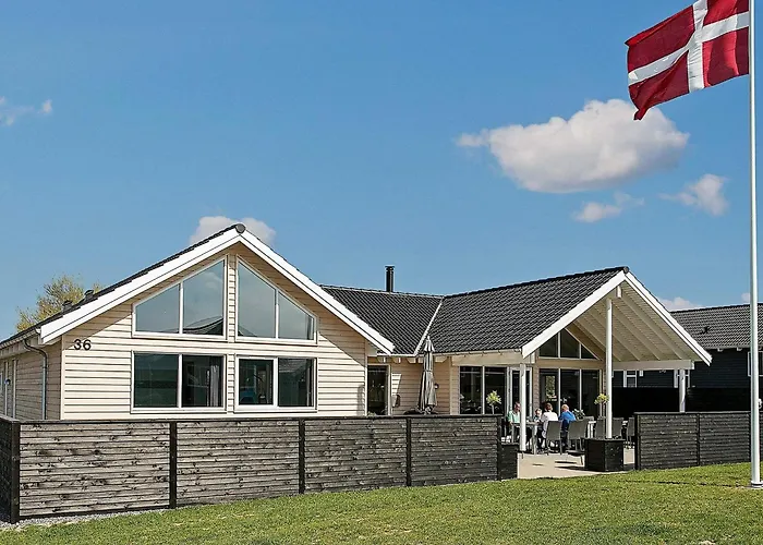 Luxury Pool Retreat By Sea - By Traum Сasa de vacaciones *