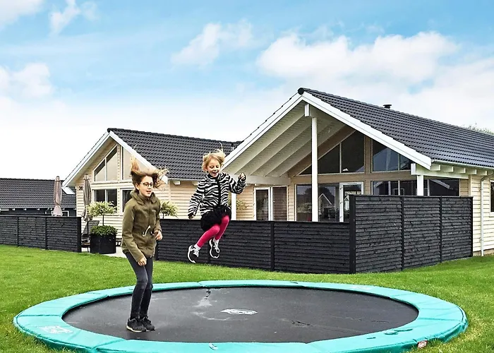 Luxury Pool Retreat By Sea - By Traum Сasa de vacaciones